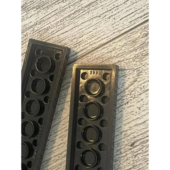 LEGO Parts - Black Plate - No 3832 - QTY 2 - Picture 3 of 4